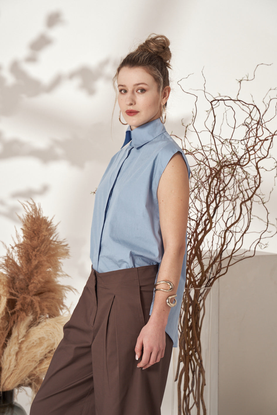 SLEEVELESS COTTON SHIRT